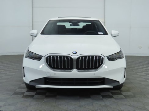 Used 2025 BMW 530i image 3