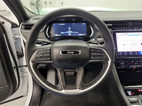 Used 2025 Jeep Grand Cherokee L Limited w/ Luxury Tech Group II image 23