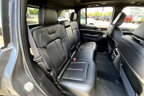 New 2025 Jeep Grand Cherokee Limited image 11