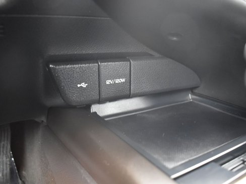 Used 2024 Toyota Camry SE image 16
