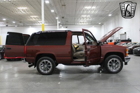 Used 1998 Chevrolet Tahoe 4WD 2-Door w/ Preferred Equipment Group 2 image 9