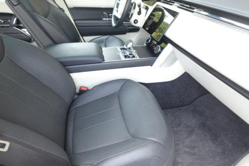 Used 2023 Land Rover Range Rover SE image 18