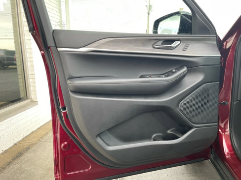 New 2025 Jeep Grand Cherokee Limited image 18