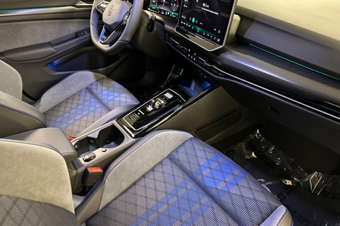 New 2025 Volkswagen Golf R Black Edition image 15