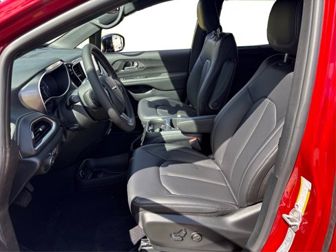 New 2026 Chrysler Pacifica Select image 9