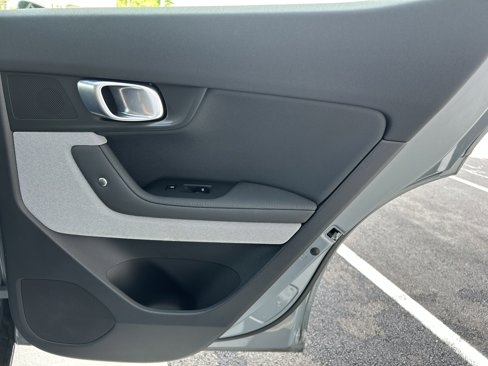 Used 2023 Polestar Polestar 2 w/ Pilot Pack image 30