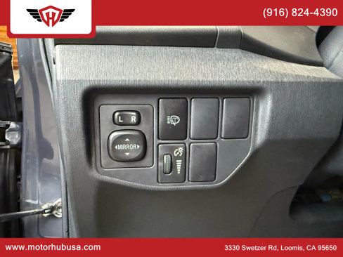 Used 2015 Toyota Prius Five image 40