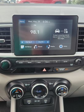 Used 2023 Hyundai Venue SEL image 21