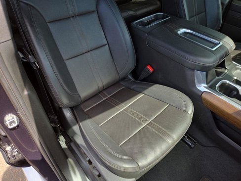 Used 2022 Chevrolet Silverado 1500 High Country w/ Technology Package image 32
