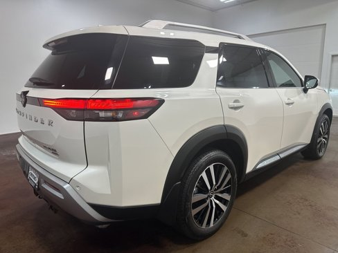 Used 2024 Nissan Pathfinder Platinum image 43
