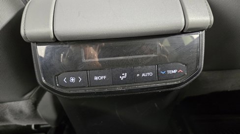 Used 2023 Toyota Highlander LE image 28