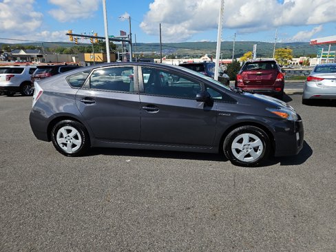 Used 2011 Toyota Prius Five image 2