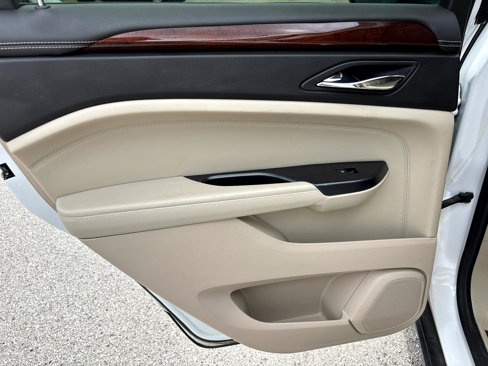 Used 2013 Cadillac SRX Luxury image 32
