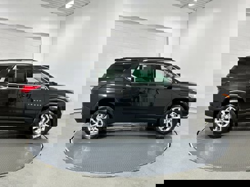 Used 2021 Chevrolet Traverse LT image 39