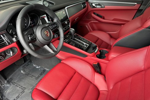 New 2025 Porsche Macan GTS image 4