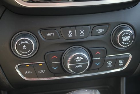 Used 2021 Jeep Cherokee Limited image 7