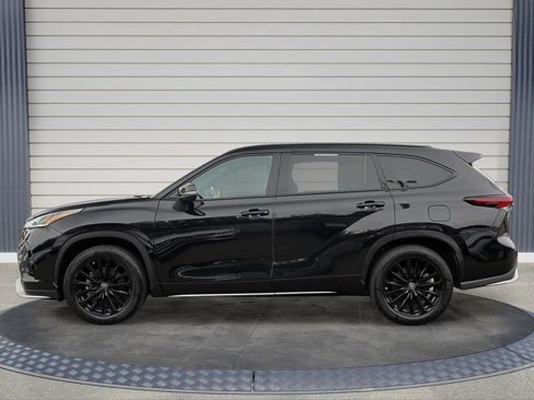 Used 2024 Toyota Highlander FWD image 4