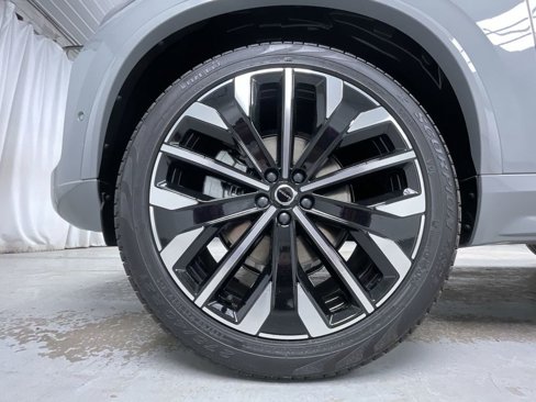 New 2026 Volvo XC90 B6 Plus w/ Protection Package Premier image 16