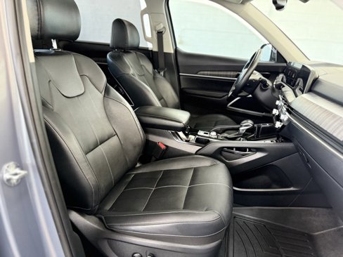 Used 2023 Kia Telluride EX w/ EX Captain's Chair Package image 41