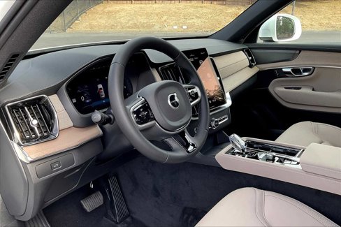 New 2026 Volvo XC90 B6 Plus w/ Protection Package Premier image 8