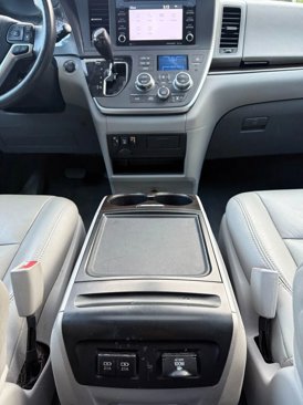 Used 2020 Toyota Sienna XLE image 26