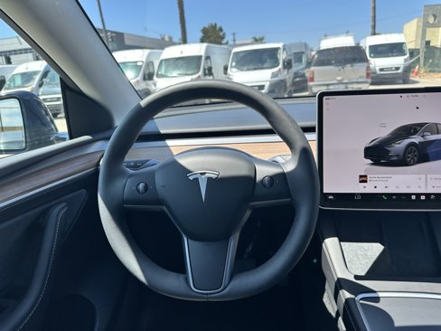 Used 2024 Tesla Model Y Long Range image 16