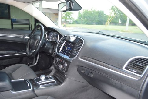 Used 2019 Chrysler 300 Touring image 17