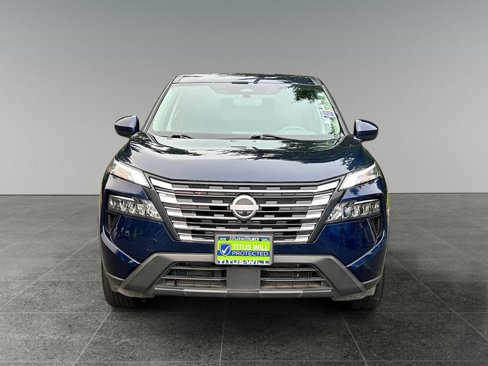 Used 2024 Nissan Rogue SV image 2