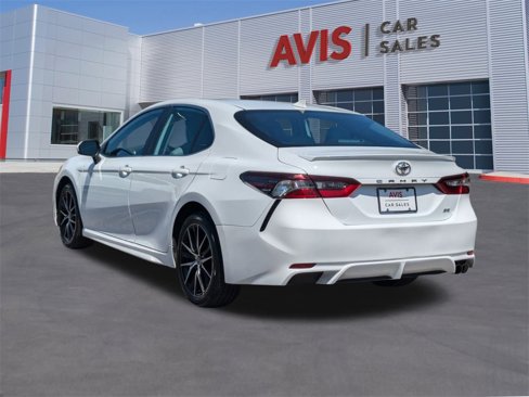Used 2024 Toyota Camry SE image 9