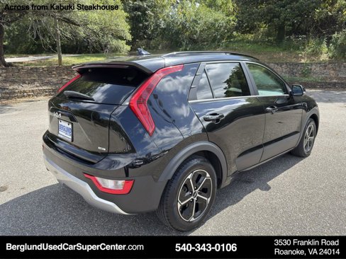 Used 2023 Kia Niro EX image 4