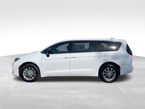 New 2026 Chrysler Pacifica Select image 2