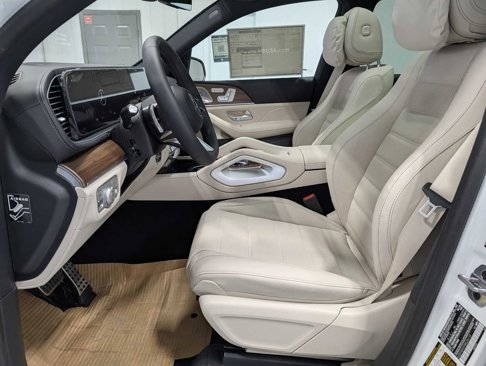New 2026 Mercedes-Benz GLS 580 4MATIC image 4
