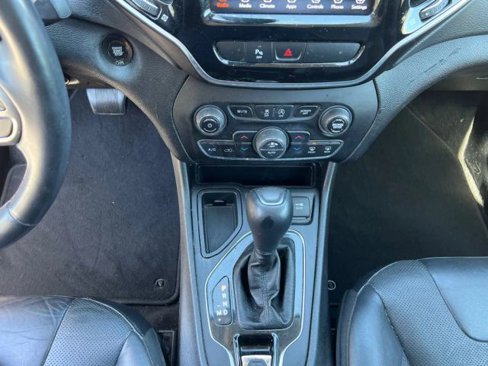 Used 2019 Jeep Cherokee Limited image 16