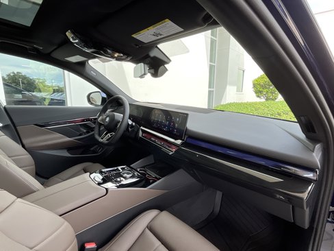 New 2026 BMW 550e xDrive image 20