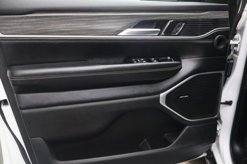 Used 2024 Jeep Wagoneer Series II w/ Flexible Seating Group image 19
