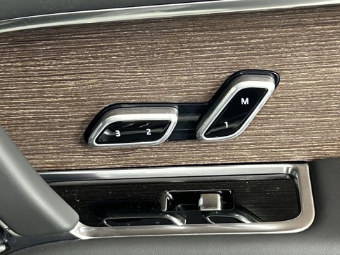 New 2025 Land Rover Range Rover Long Wheelbase SE image 33