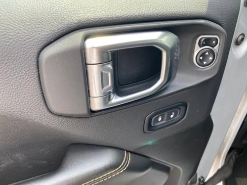 Used 2024 Jeep Wrangler Unlimited Sahara image 22