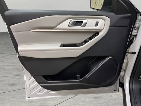 New 2025 Ford Explorer Active w/ Active Comfort Package image 9