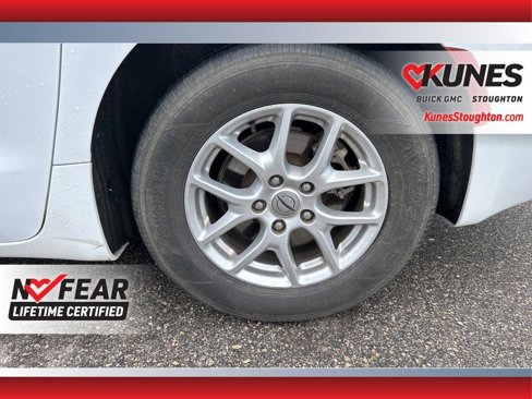 Used 2023 Chrysler Voyager LX image 18