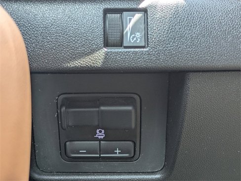 Used 2023 GMC Canyon AT4 image 24