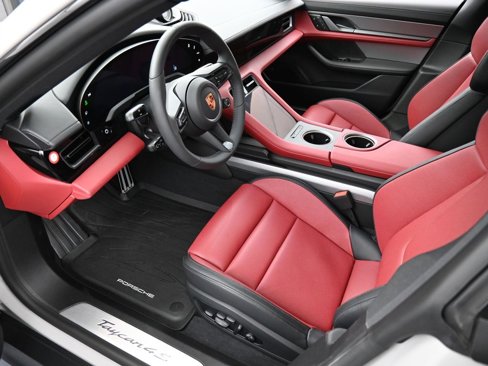 New 2025 Porsche Taycan 4S image 4
