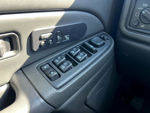 Used 2006 Chevrolet Silverado 2500 LT w/ Heavy-Duty Power Package image 92