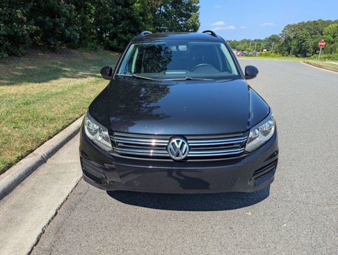 Used 2017 Volkswagen Tiguan Limited w/ Premium Package image 3