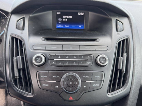 Used 2017 Ford Focus SE w/ Interior Protection Package image 18
