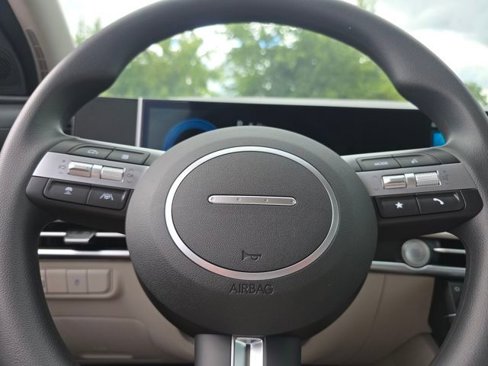 New 2025 Hyundai Tucson SE image 9