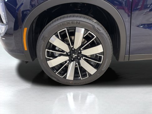 New 2025 Mitsubishi Outlander SE image 8