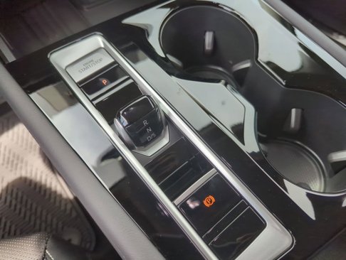New 2025 Volkswagen Atlas SE image 16