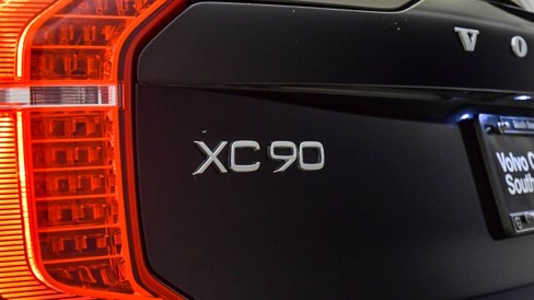 Certified 2025 Volvo XC90 B6 Plus image 12