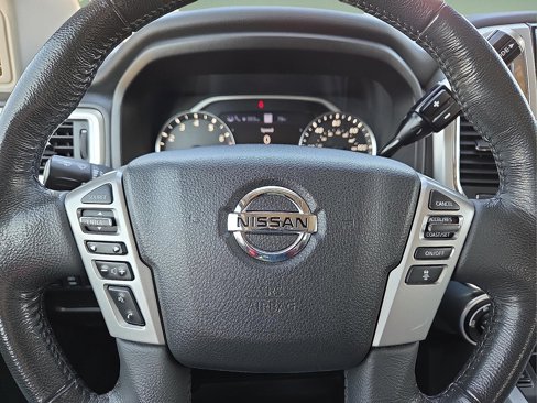 Used 2021 Nissan Titan SV w/ SV Convenience Package image 24