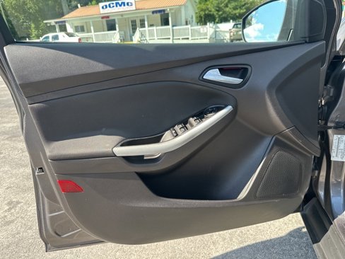 Used 2014 Ford Focus SE w/ Equipment Group 201A image 12